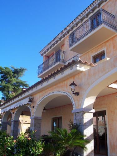 Hotel Castello Di Tavolara Loiri Porto San Paolo Exterior foto